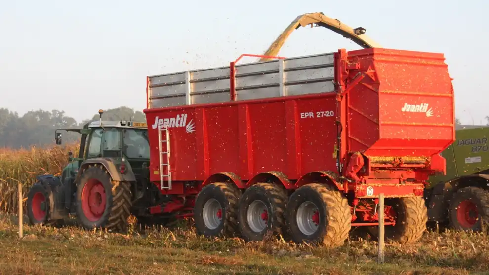 Rozrzutnik uniwersalny JEANTIL EPR jako przyczepa objętościowa